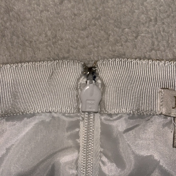 So cute gold, chambray, and white striped skirt. NWOT. Size 4 gold is metallic - Picture 6 of 7